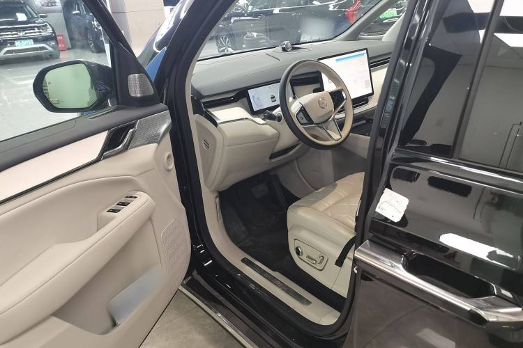 Used Volvo EM90 2025 Ultra Six-Seater Left Front Seat
