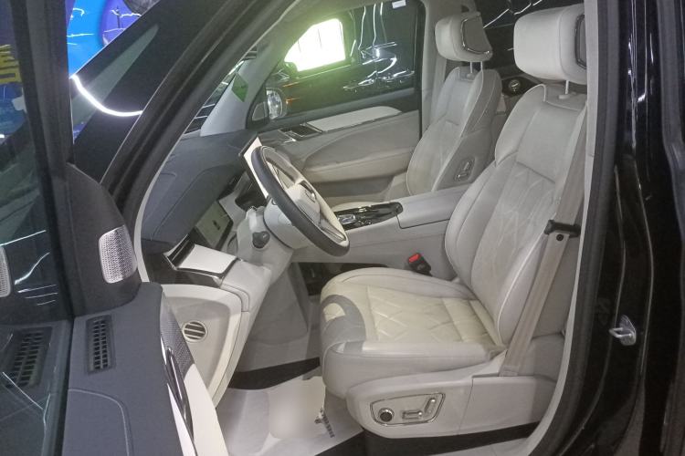Used Volvo EM90 2025 Ultra Six-Seater Left Front Seat