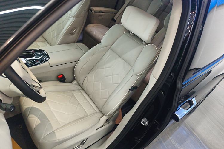 Used Volvo EM90 2025 Ultra Six-Seater Left Front Seat