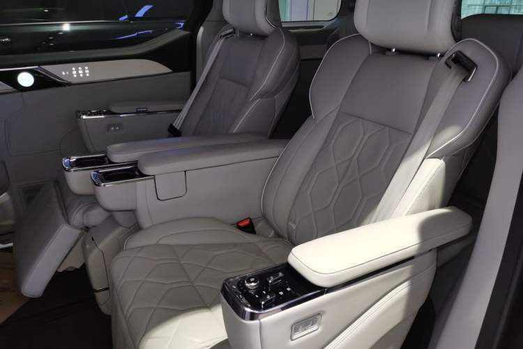 Used Volvo EM90 2025 Ultra Six-Seater Left Rear Seat