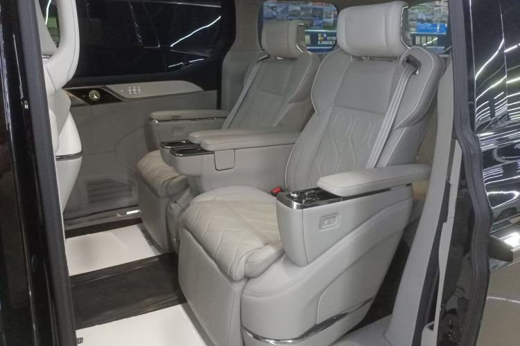 Used Volvo EM90 2025 Ultra Six-Seater Left Rear Seat