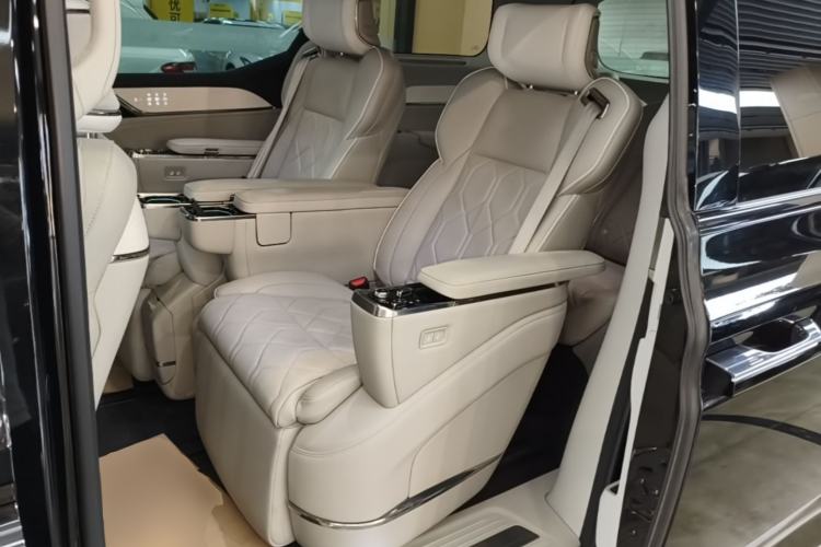 Used Volvo EM90 2025 Ultra Six-Seater Left Rear Seat