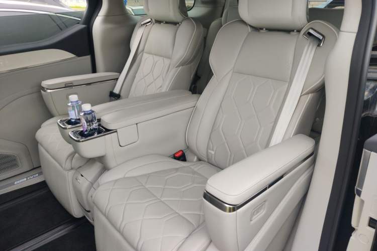 Used Volvo EM90 2025 Ultra Six-Seater Left Rear Seat