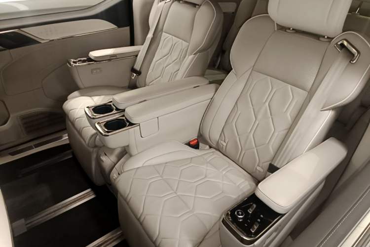 Used Volvo EM90 2025 Ultra Six-Seater Left Rear Seat