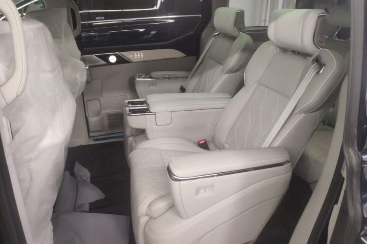 Used Volvo EM90 2025 Ultra Six-Seater Left Rear Seat