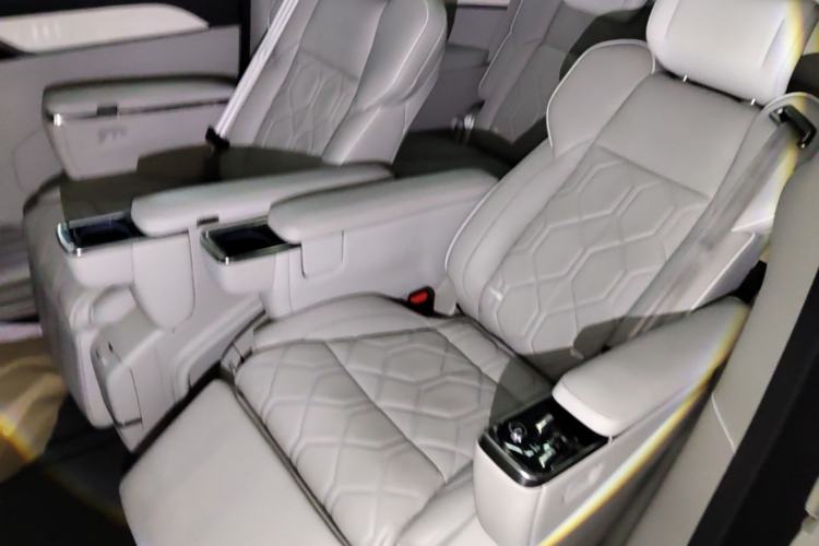 Used Volvo EM90 2025 Ultra Six-Seater Left Rear Seat
