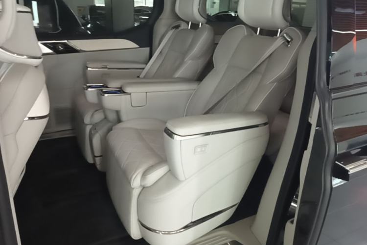 Used Volvo EM90 2025 Ultra Six-Seater Left Rear Seat