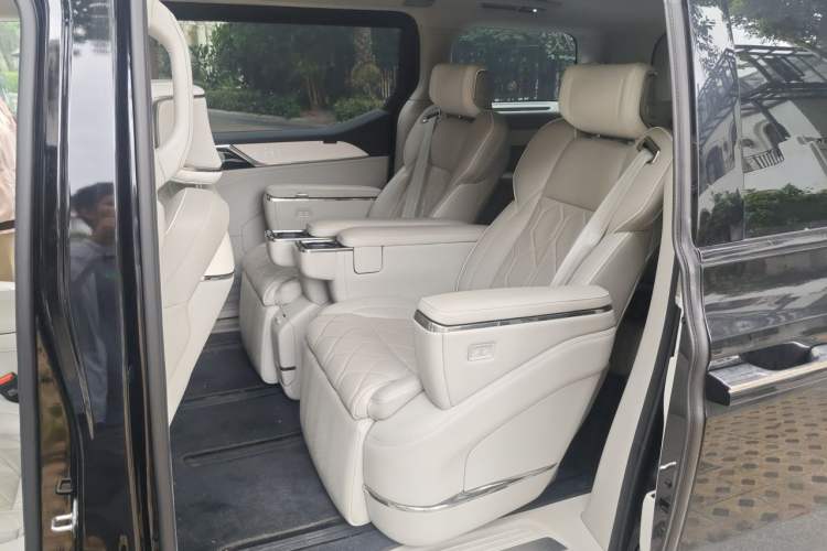 Used Volvo EM90 2025 Ultra Six-Seater Left Rear Seat