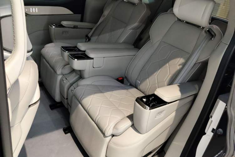 Used Volvo EM90 2025 Ultra Six-Seater Left Rear Seat