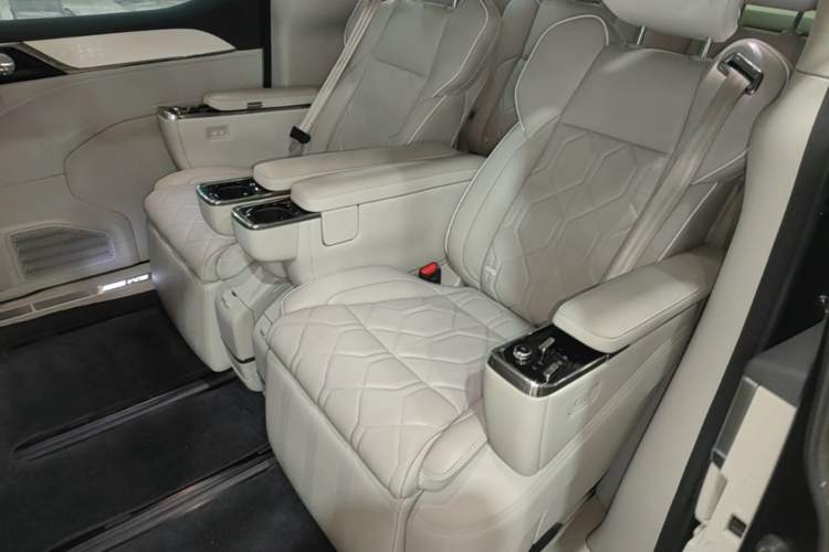 Used Volvo EM90 2025 Ultra Six-Seater Left Rear Seat