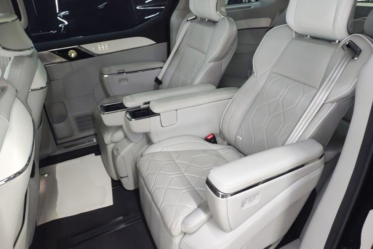 Used Volvo EM90 2025 Ultra Six-Seater Left Rear Seat