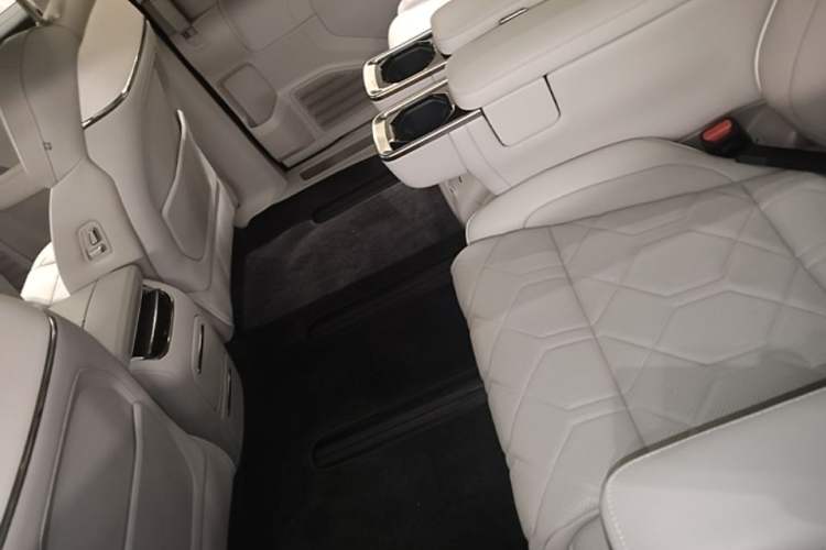 Used Volvo EM90 2025 Ultra Six-Seater Left Rear Seat