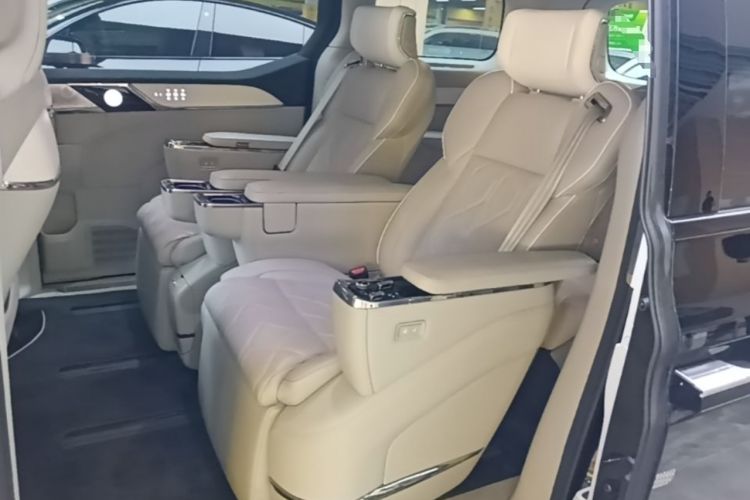 Used Volvo EM90 2025 Ultra Six-Seater Left Rear Seat