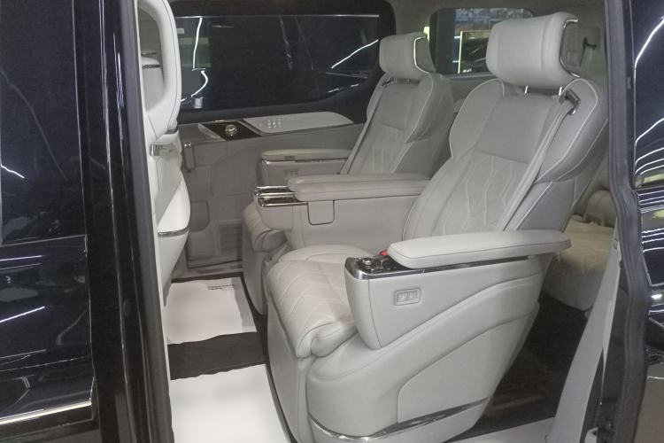 Used Volvo EM90 2025 Ultra Six-Seater Left Rear Seat