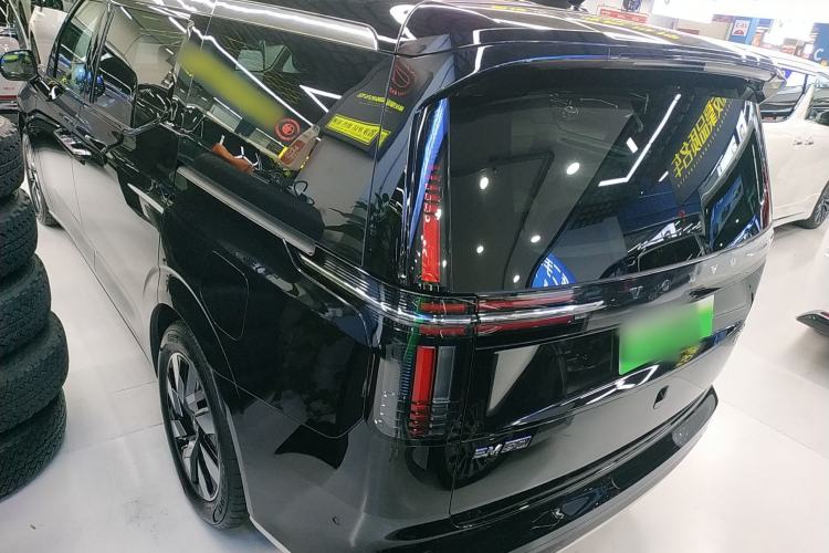Used Volvo EM90 2025 Ultra Six-Seater Left Side