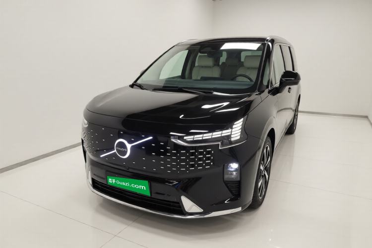 Volvo EM90 2025 Ultra Six-Seater