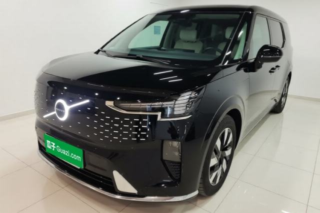 Used Volvo EM90 2025 Ultra Six-Seater