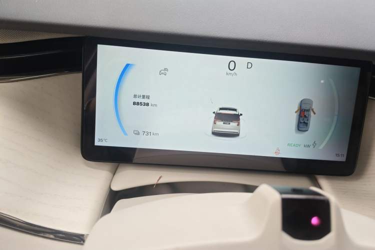 Used Volvo EM90 2025 Ultra Six-Seater Odometer Close Up