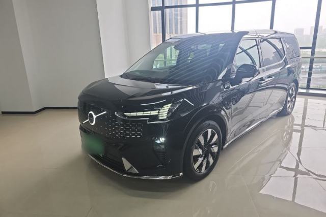 Used Volvo EM90 2025 Ultra Six-Seater