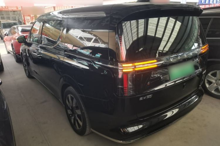 Used Volvo EM90 2025 Ultra Six-Seater Rear Left 45 Deg