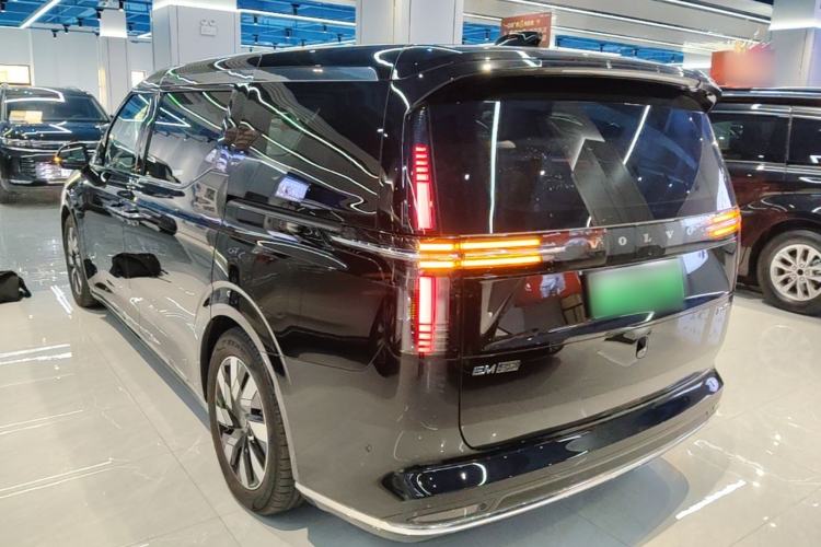 Used Volvo EM90 2025 Ultra Six-Seater Rear Left 45 Deg