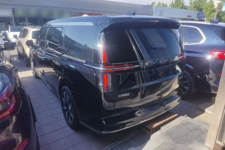 Used Volvo EM90 2025 Ultra Six-Seater Rear Left 45 Deg