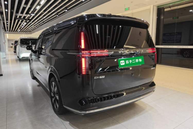 Used Volvo EM90 2025 Ultra Six-Seater Rear Left 45 Deg