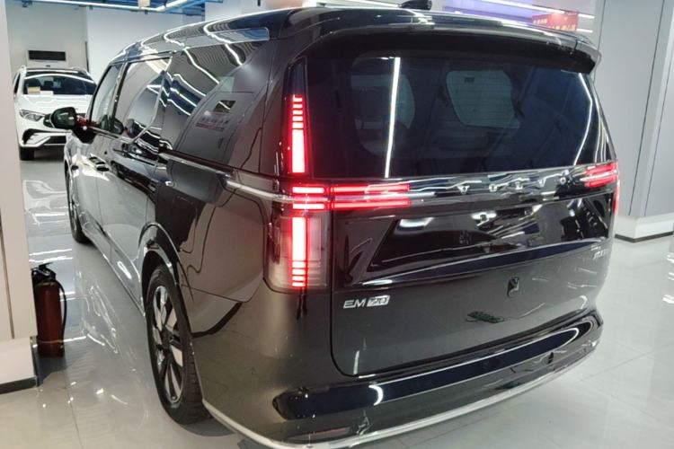 Used Volvo EM90 2025 Ultra Six-Seater Rear Left 45 Deg