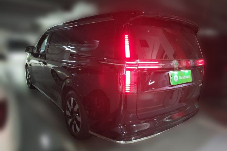Used Volvo EM90 2025 Ultra Six-Seater Rear Left 45 Deg
