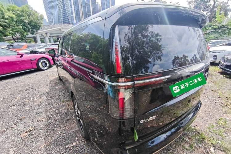 Used Volvo EM90 2025 Ultra Six-Seater Rear Left 45 Deg
