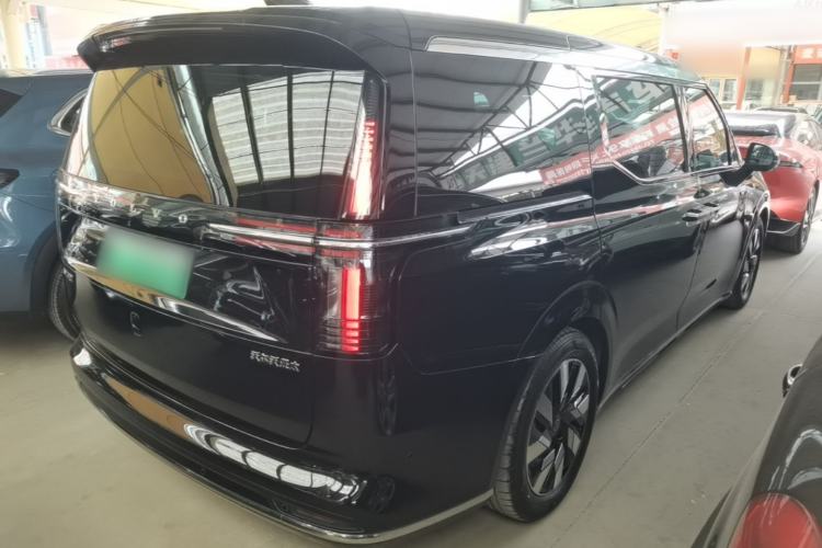 Used Volvo EM90 2025 Ultra Six-Seater Rear Right 45 Deg