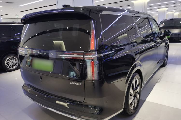 Used Volvo EM90 2025 Ultra Six-Seater Rear Right 45 Deg