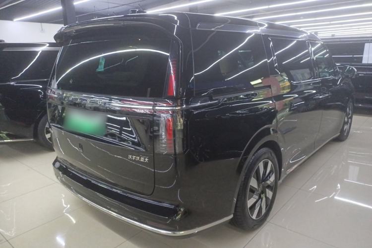 Used Volvo EM90 2025 Ultra Six-Seater Rear Right 45 Deg