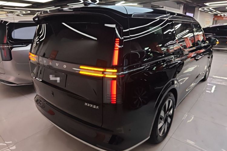 Used Volvo EM90 2025 Ultra Six-Seater Rear Right 45 Deg