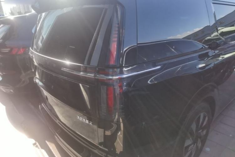 Used Volvo EM90 2025 Ultra Six-Seater Rear Right 45 Deg
