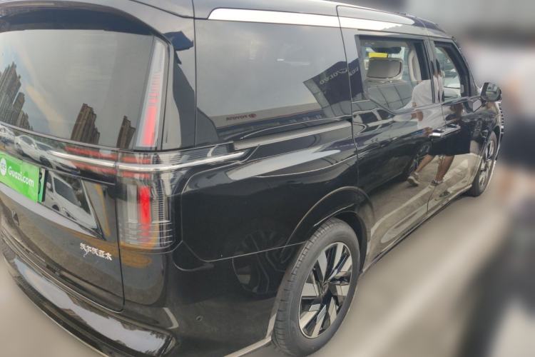 Used Volvo EM90 2025 Ultra Six-Seater Rear Right 45 Deg