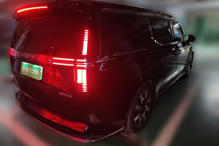 Used Volvo EM90 2025 Ultra Six-Seater Rear Right 45 Deg