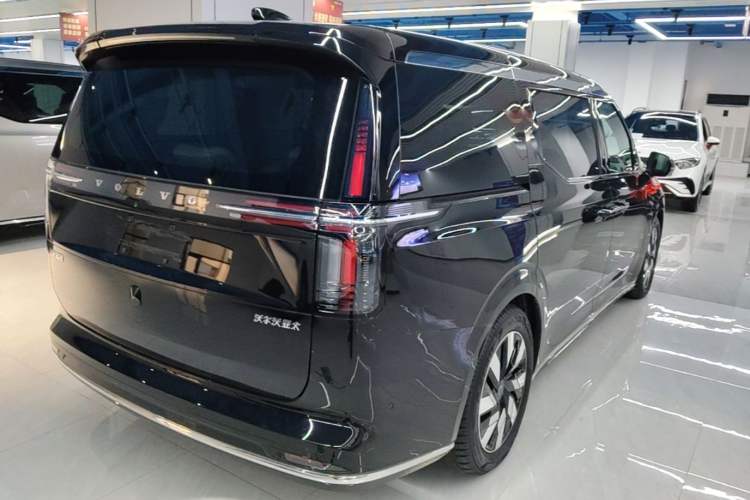 Used Volvo EM90 2025 Ultra Six-Seater Rear Right 45 Deg