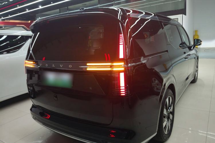 Used Volvo EM90 2025 Ultra Six-Seater Rear Right 45 Deg