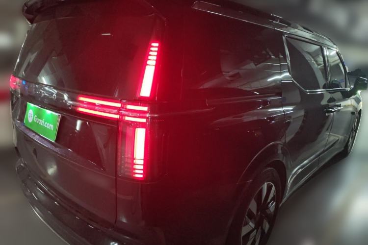 Used Volvo EM90 2025 Ultra Six-Seater Rear Right 45 Deg