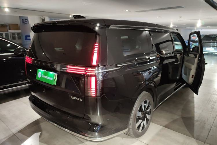 Used Volvo EM90 2025 Ultra Six-Seater Rear Right 45 Deg