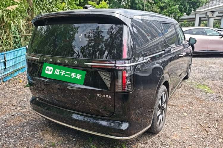 Used Volvo EM90 2025 Ultra Six-Seater Rear Right 45 Deg