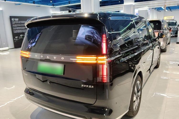 Used Volvo EM90 2025 Ultra Six-Seater Rear Right 45 Deg