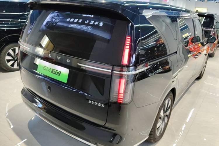 Used Volvo EM90 2025 Ultra Six-Seater Rear Right 45 Deg
