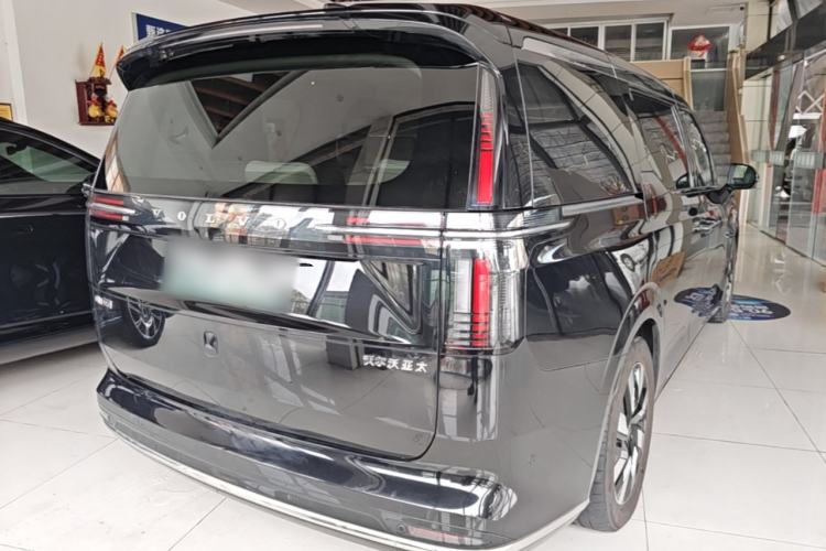 Used Volvo EM90 2025 Ultra Six-Seater Rear Right 45 Deg