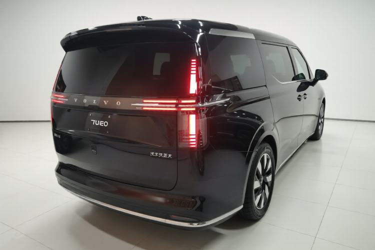 Used Volvo EM90 2025 Ultra Six-Seater Rear Right 45 Deg