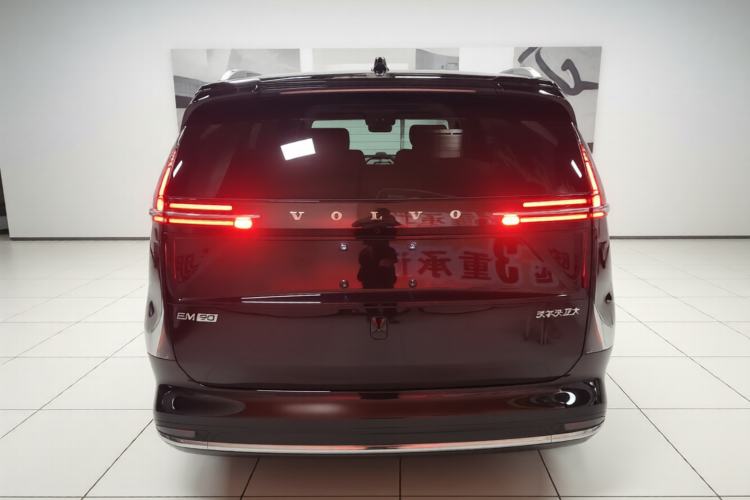 Used Volvo EM90 2025 Ultra Six-Seater Rear
