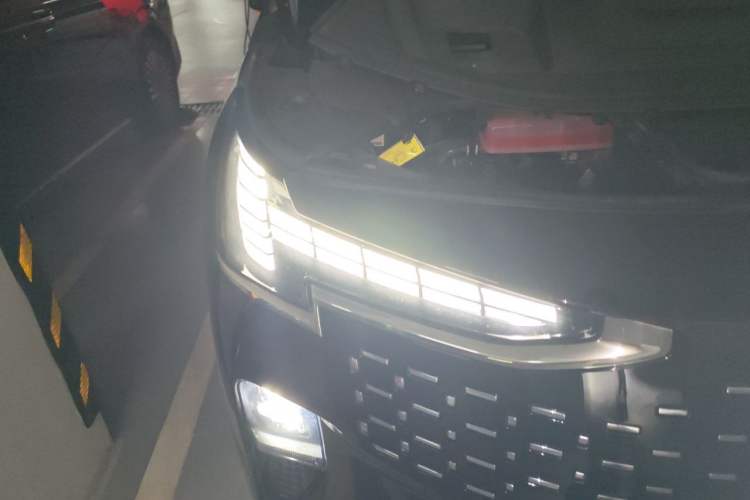Used Volvo EM90 2025 Ultra Six-Seater Right Front Headlight