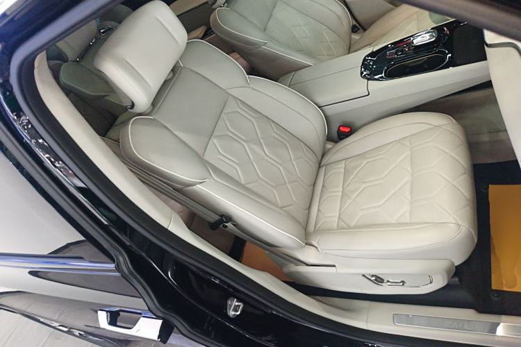 Used Volvo EM90 2025 Ultra Six-Seater Right Front Seat