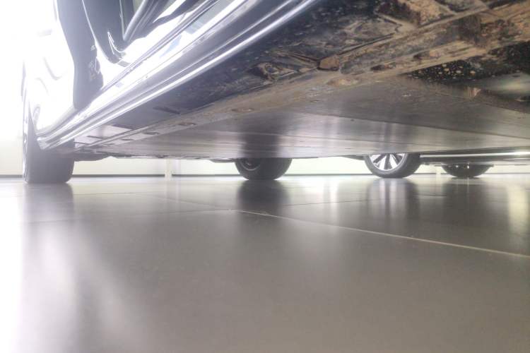 Used Volvo EM90 2025 Ultra Six-Seater Right Side Sill